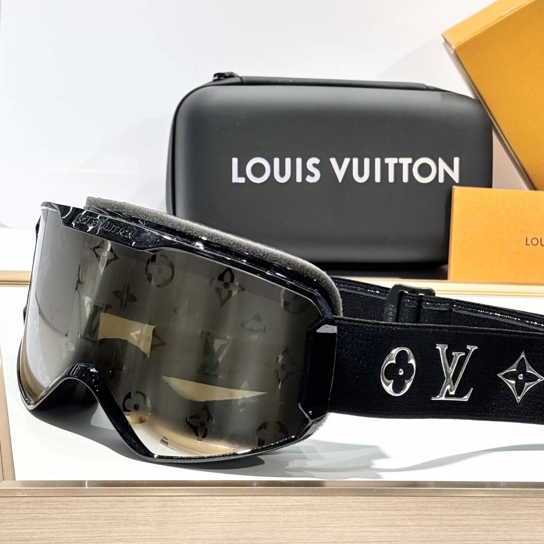 Louis Vuitton LV Snow Gradient Mask - FashionPlug