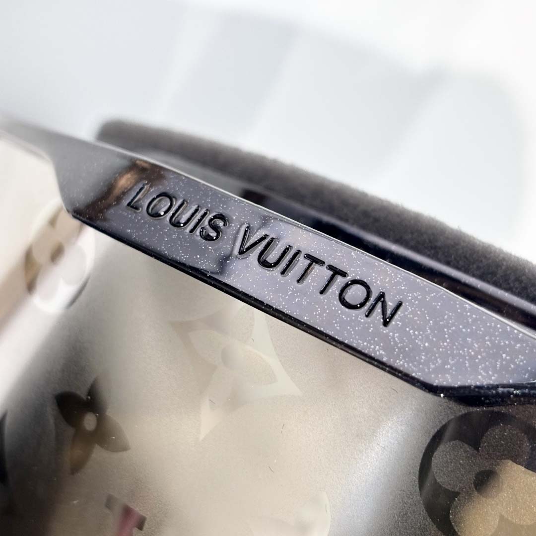 Louis Vuitton LV Snow Gradient Mask - FashionPlug