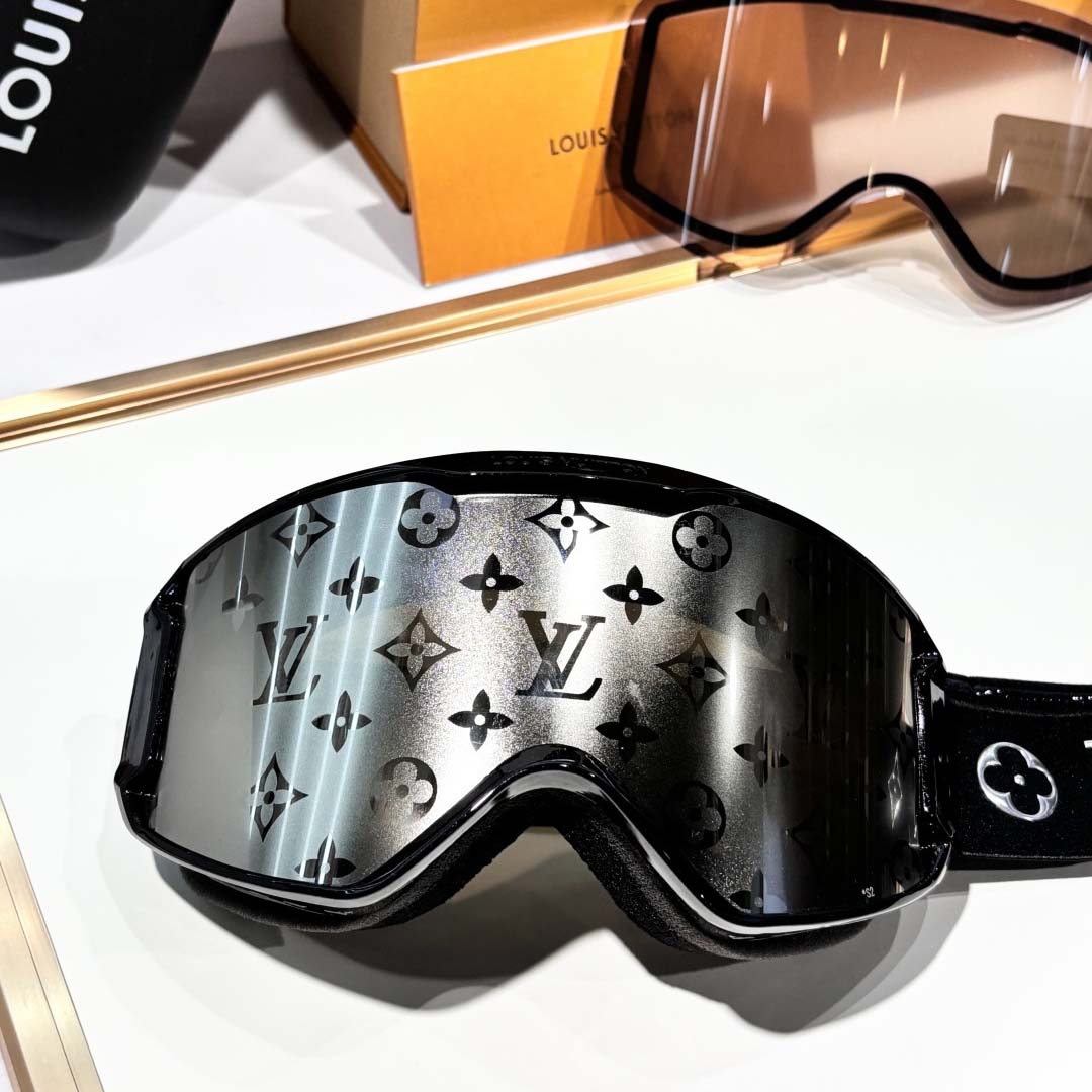 Louis Vuitton LV Snow Gradient Mask - FashionPlug