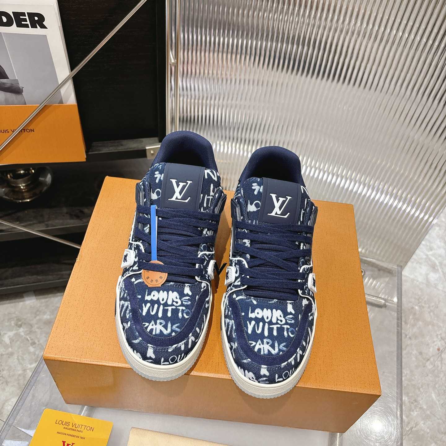 Louis Vuitton LV Trainer Sneaker    1AIKQ4 - FashionPlug