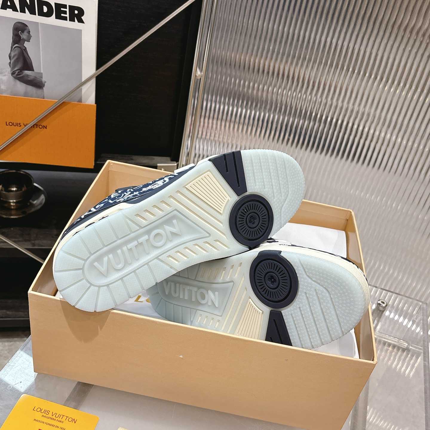 Louis Vuitton LV Trainer Sneaker    1AIKQ4 - FashionPlug