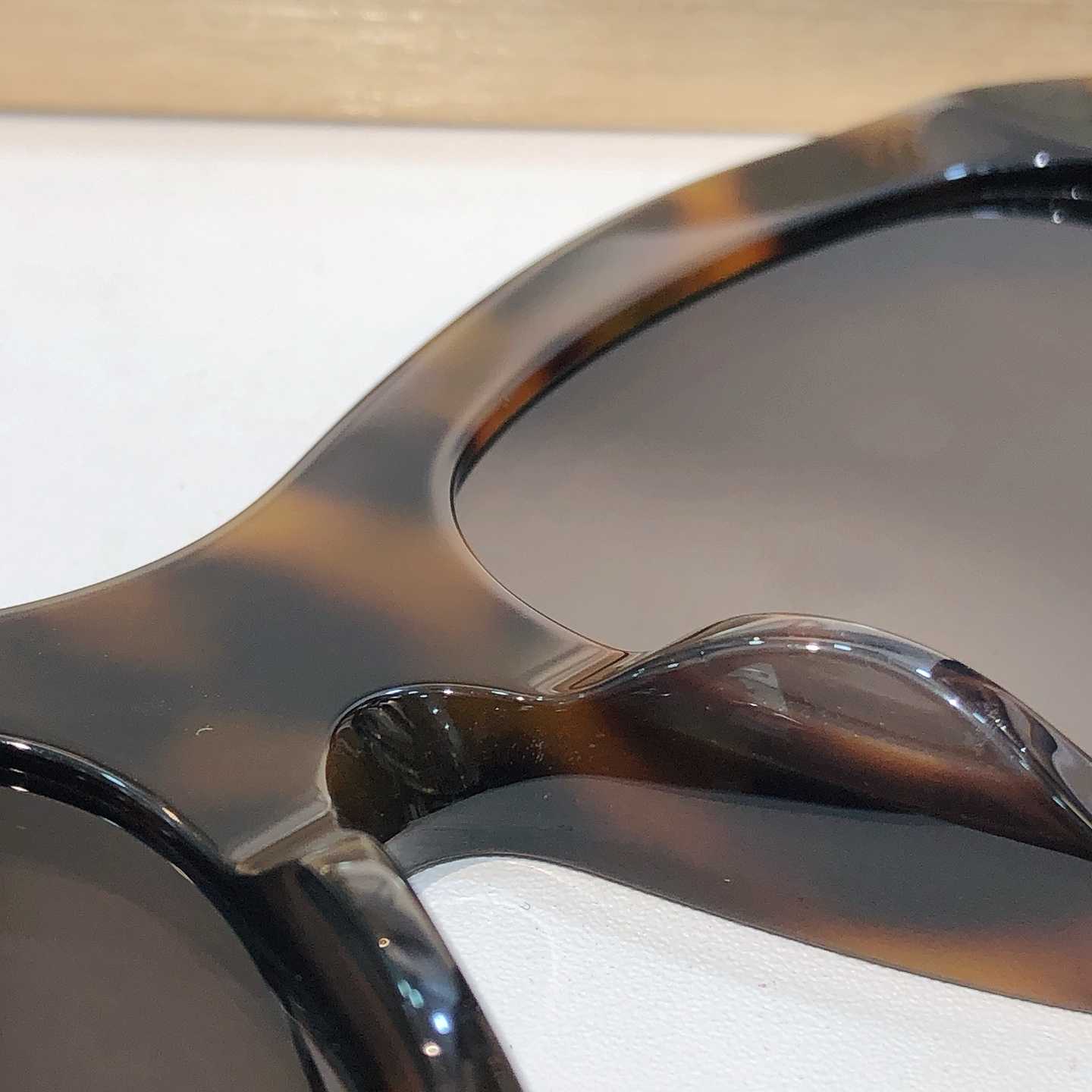 Loewe LW40181I Sunglasses  - FashionPlug