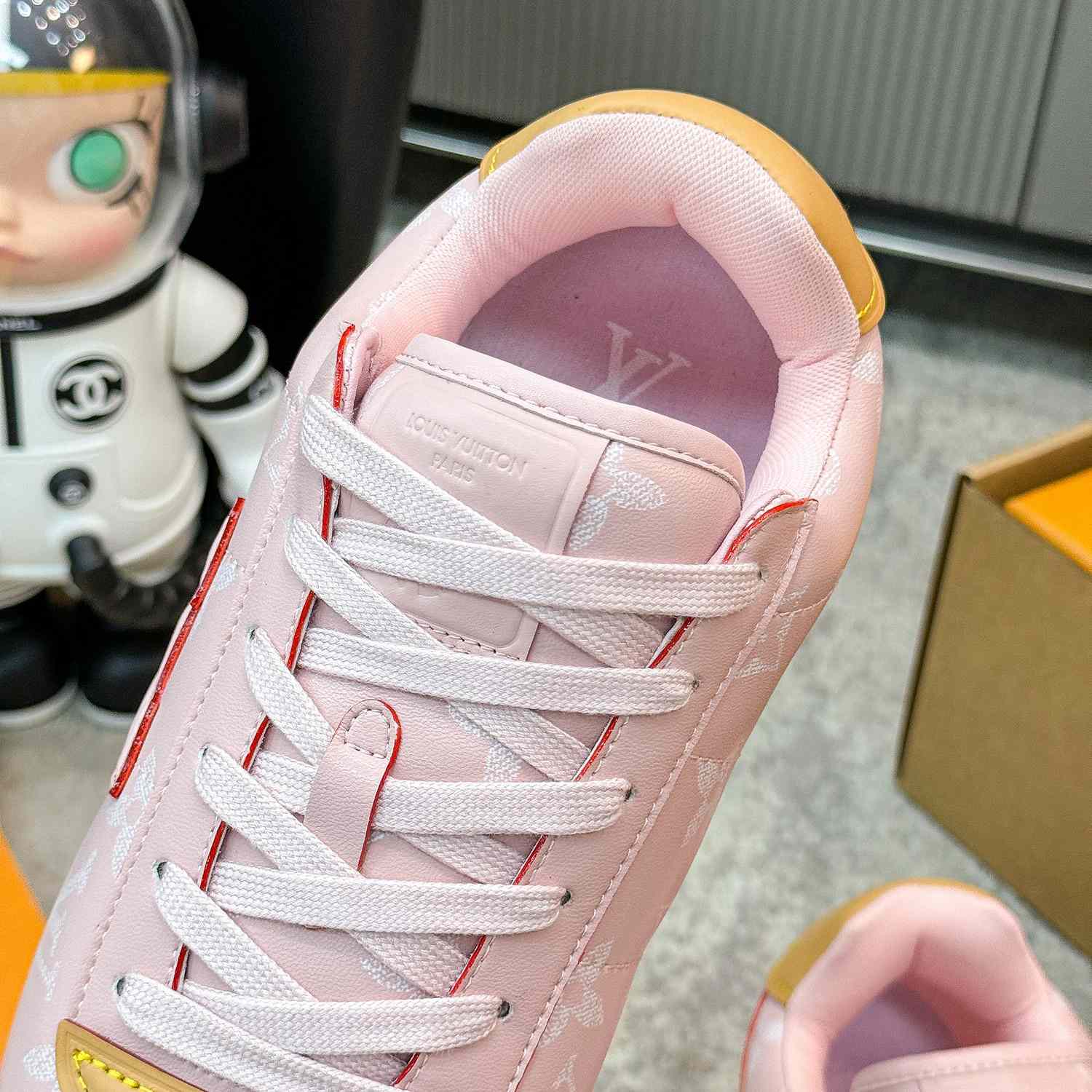 Louis Vuitton LV BUTTERSOFT Sneaker    1AINJE - FashionPlug