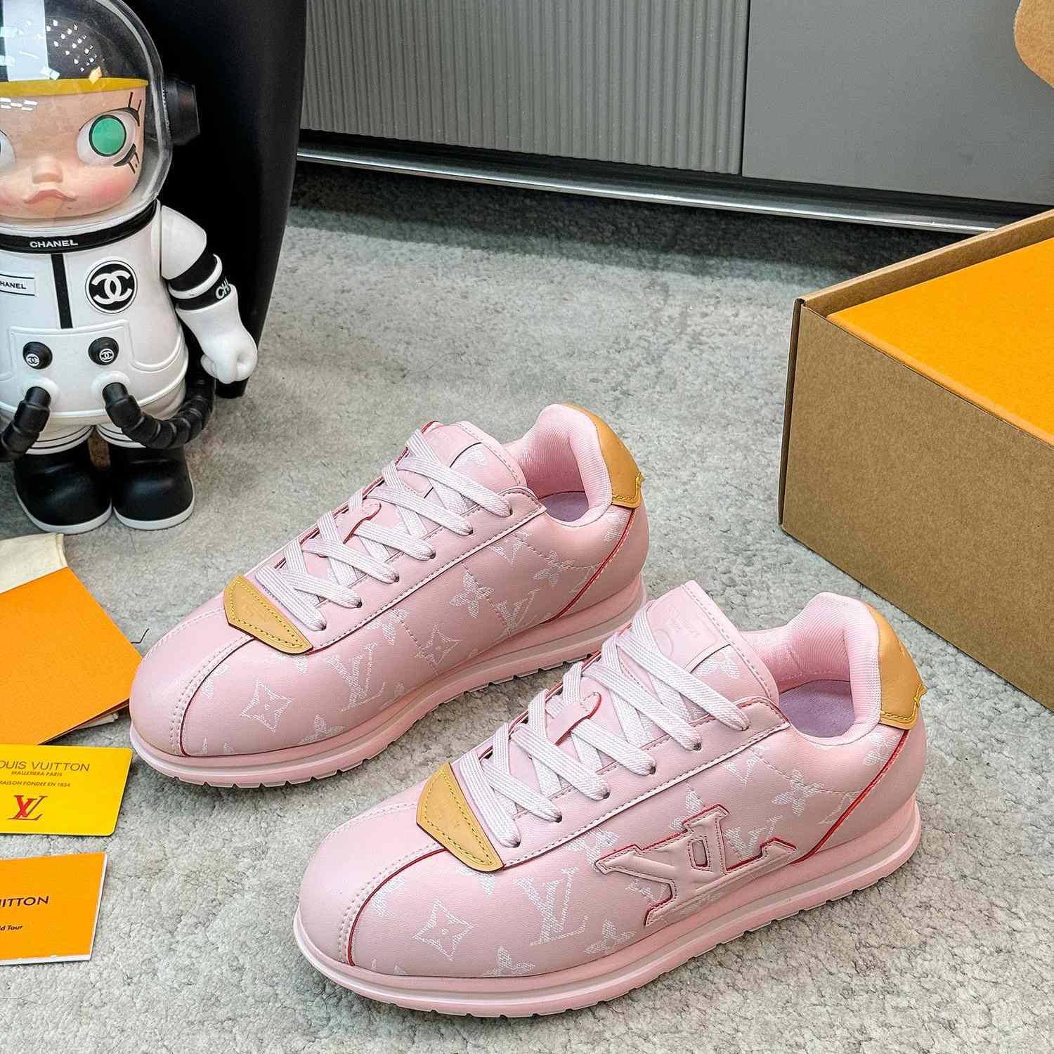 Louis Vuitton LV BUTTERSOFT Sneaker    1AINJE - FashionPlug