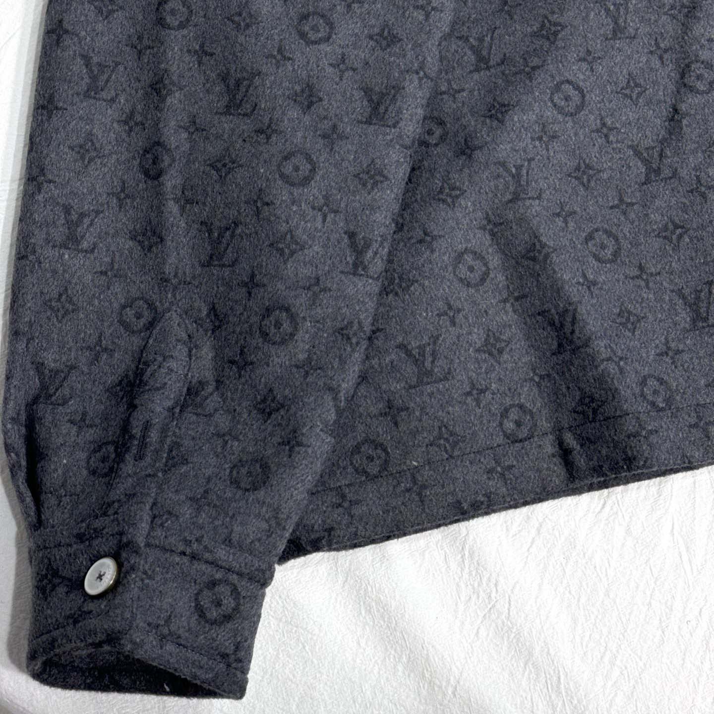 Louis Vuitton Monogram Double Face Overshirt    1AIWGO - FashionPlug