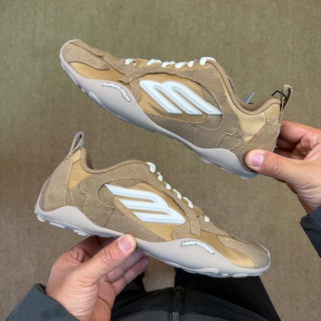 Balenciaga MONDAY ULTRA SNEAKER IN BEIGE/WHITE - FashionPlug
