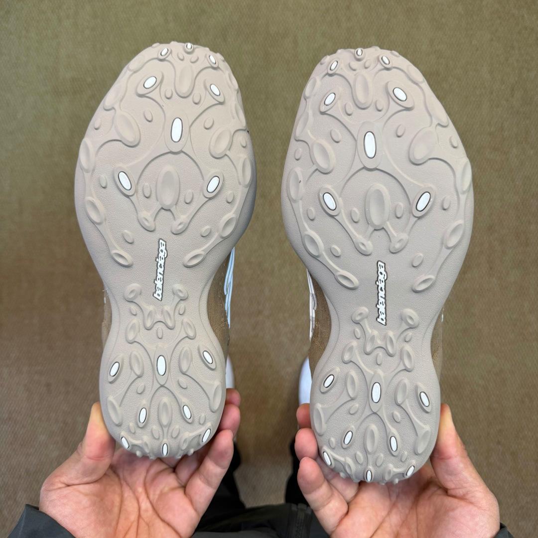 Balenciaga MONDAY ULTRA SNEAKER IN BEIGE/WHITE - FashionPlug