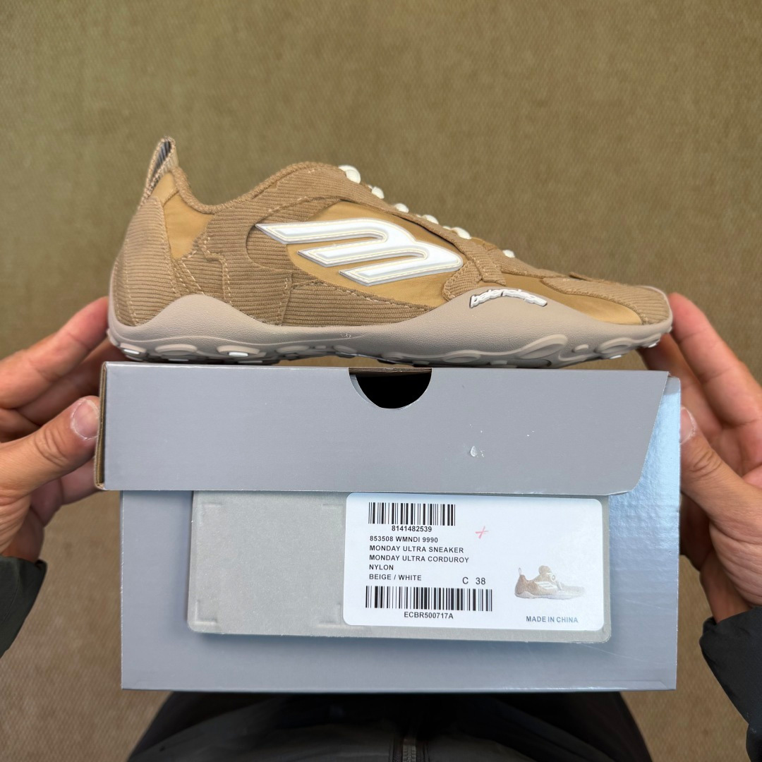 Balenciaga MONDAY ULTRA SNEAKER IN BEIGE/WHITE - FashionPlug