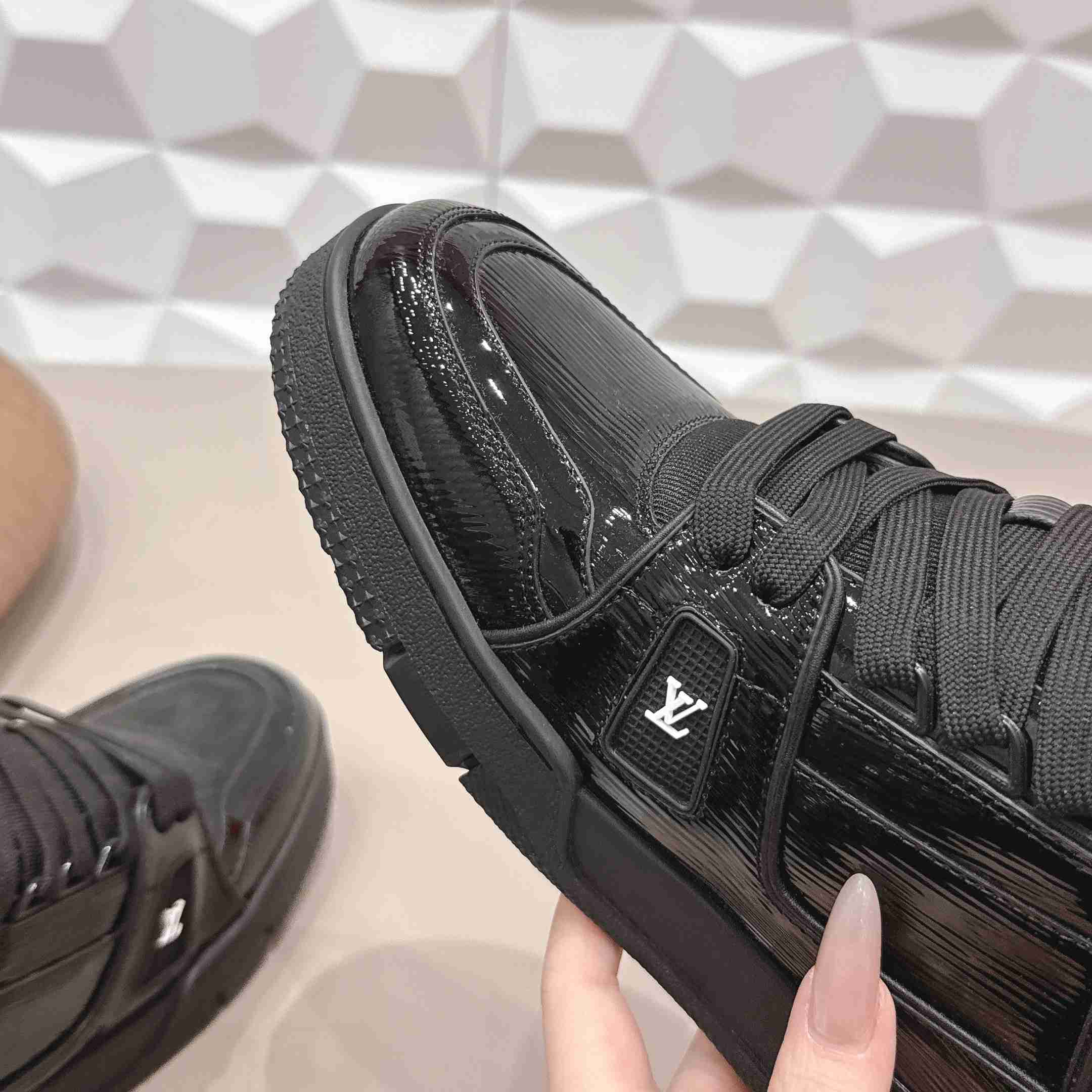 Louis Vuitton Trainer Sneaker 1AJ027 - FashionPlug