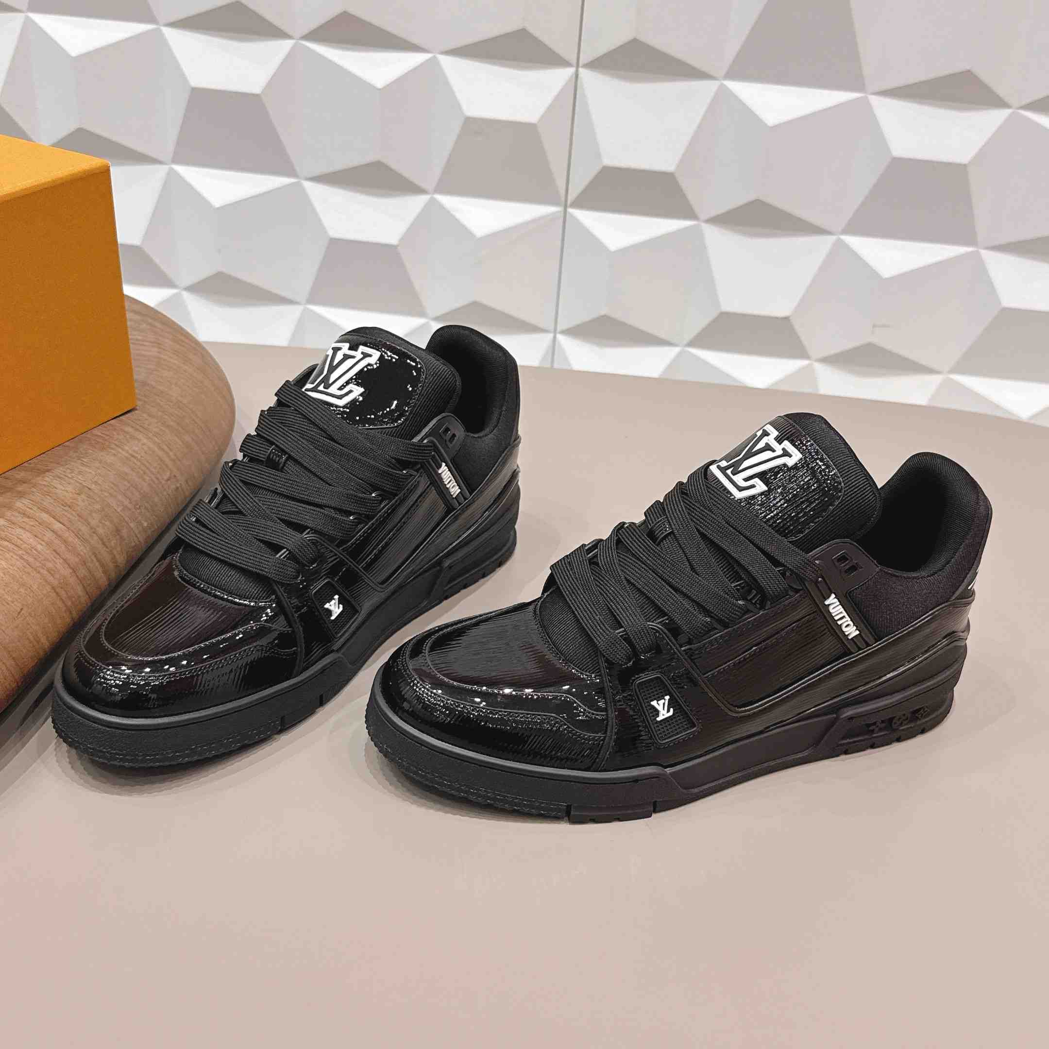 Louis Vuitton Trainer Sneaker 1AJ027 - FashionPlug