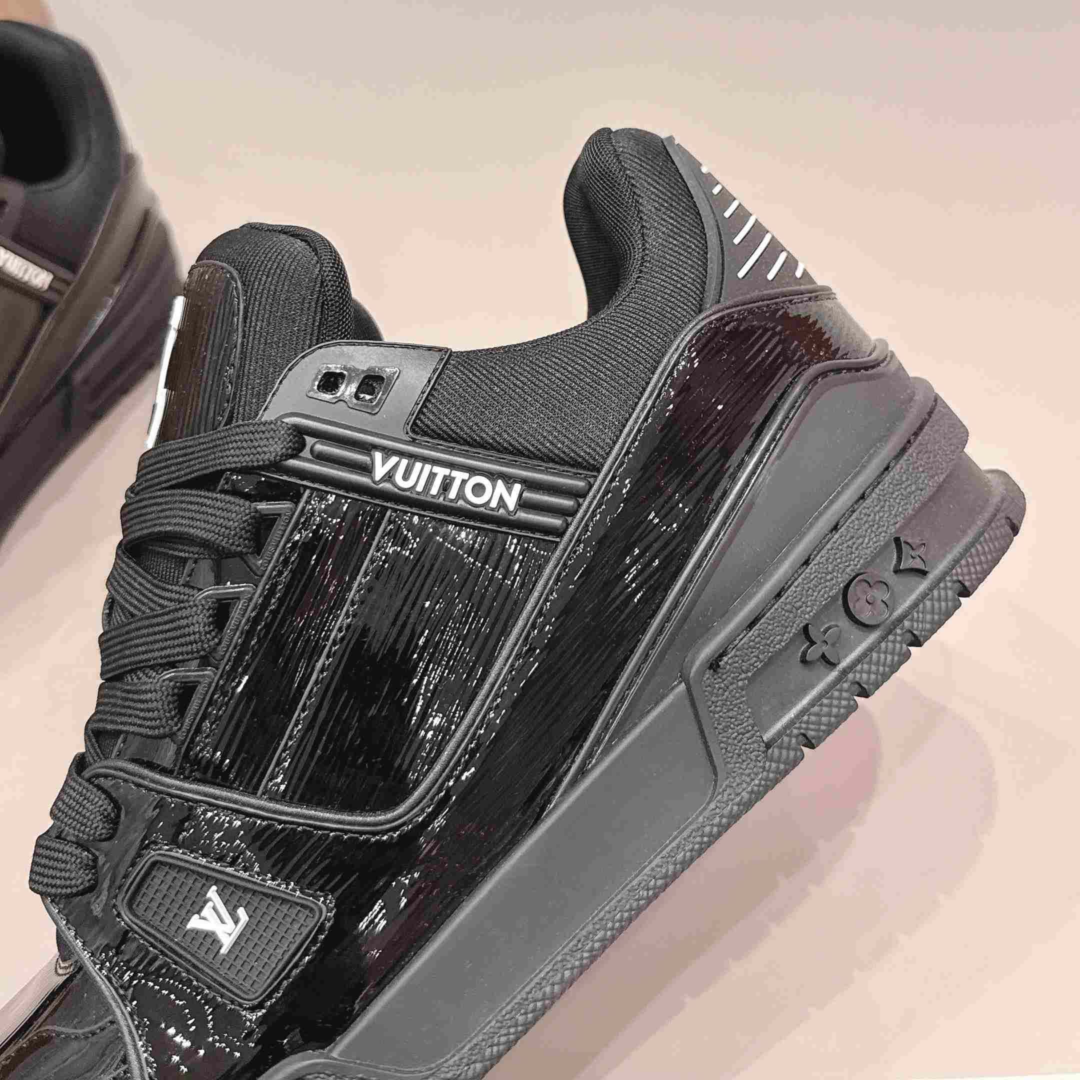 Louis Vuitton Trainer Sneaker 1AJ027 - FashionPlug