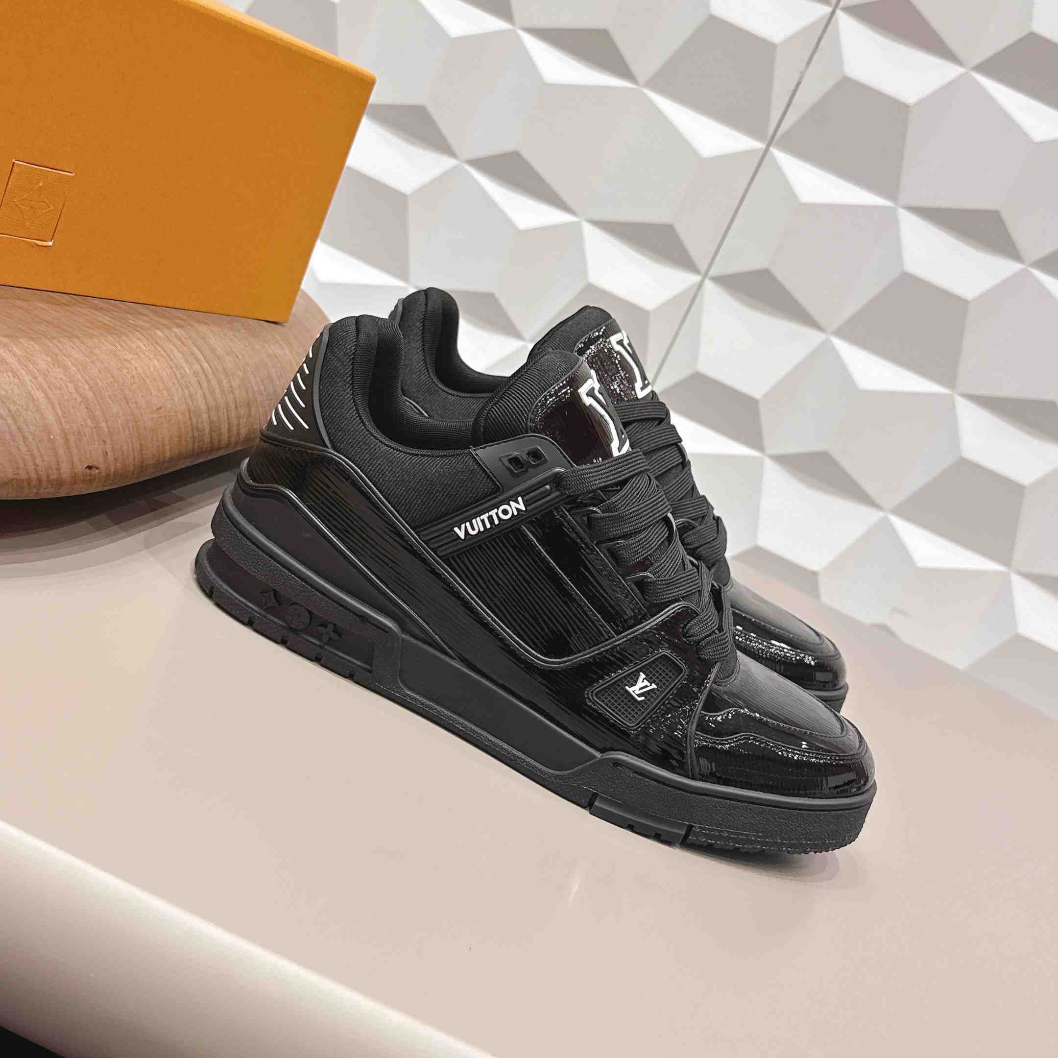 Louis Vuitton Trainer Sneaker 1AJ027 - FashionPlug