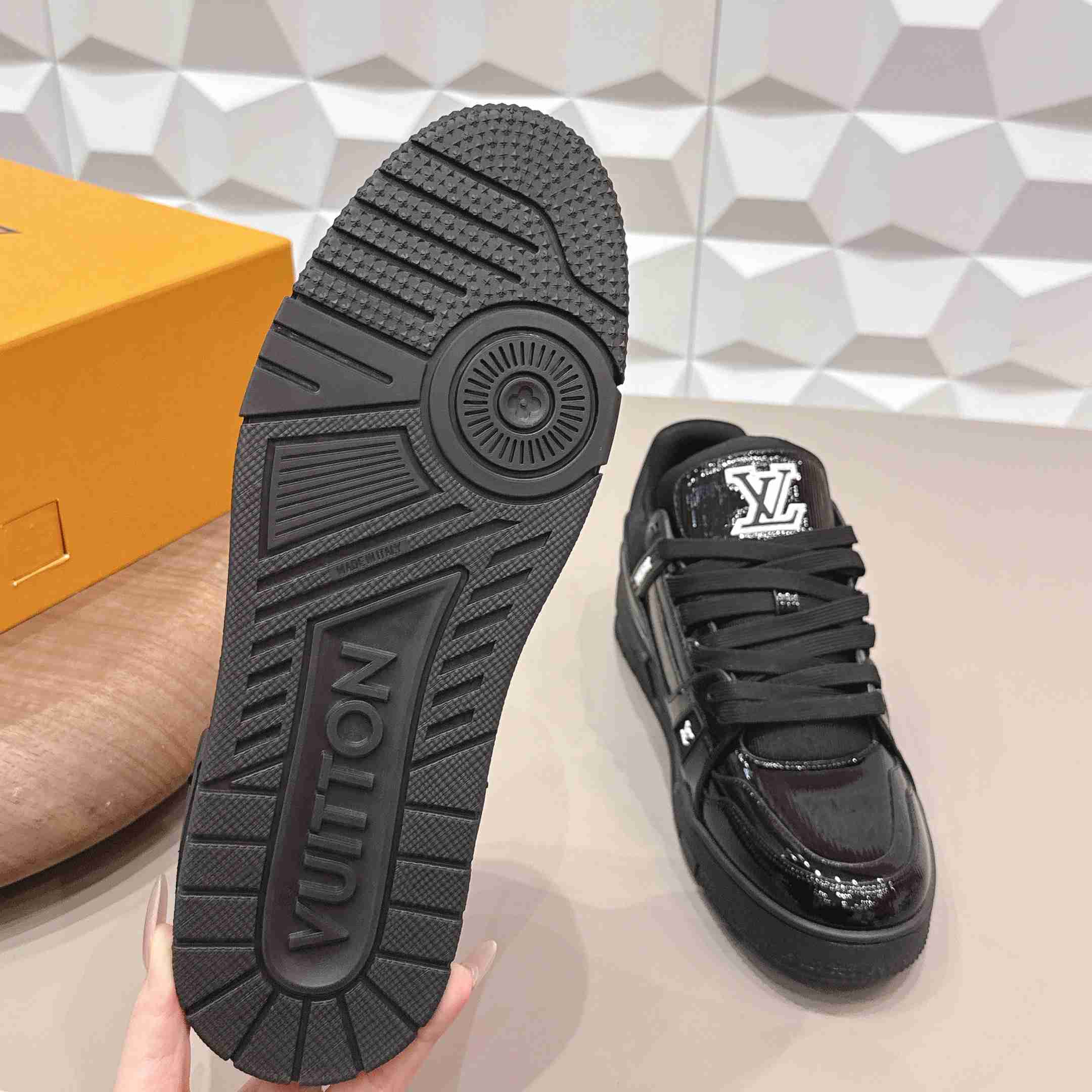 Louis Vuitton Trainer Sneaker 1AJ027 - FashionPlug