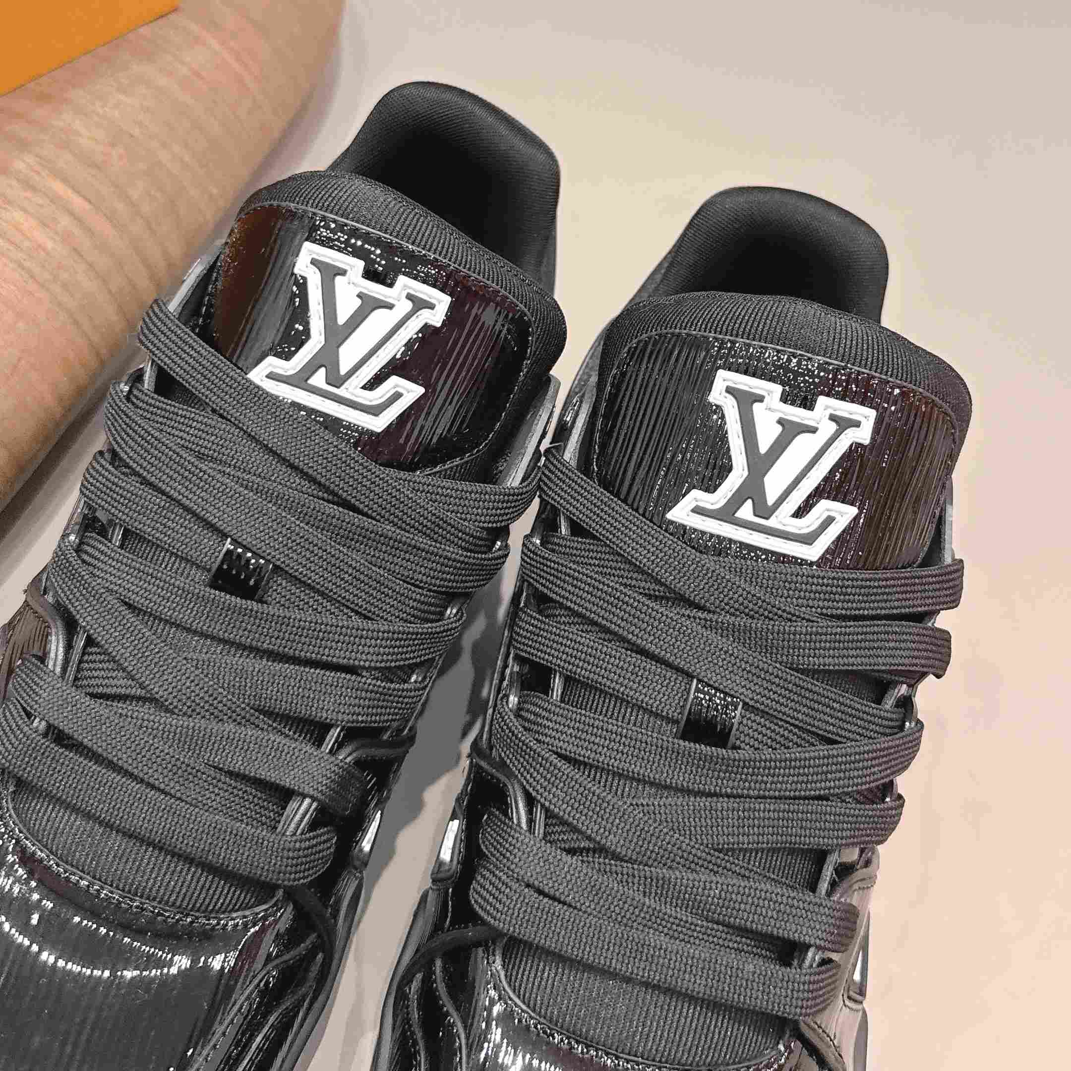 Louis Vuitton Trainer Sneaker 1AJ027 - FashionPlug