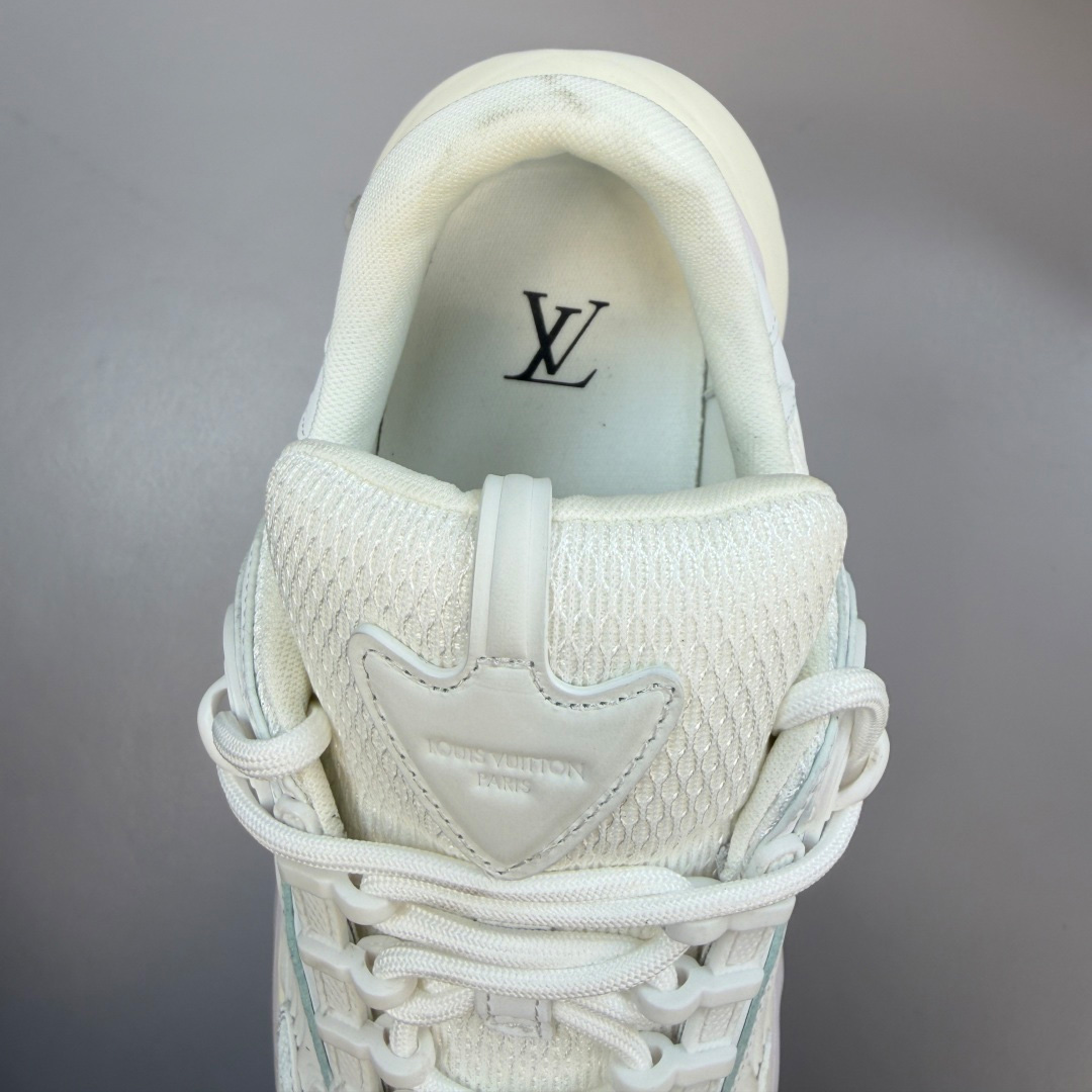 Louis Vuitton Summit Sneaker 1AJAEJ - FashionPlug
