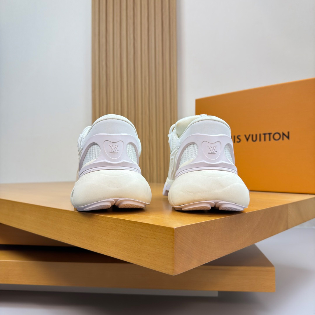 Louis Vuitton Summit Sneaker 1AJAEJ - FashionPlug