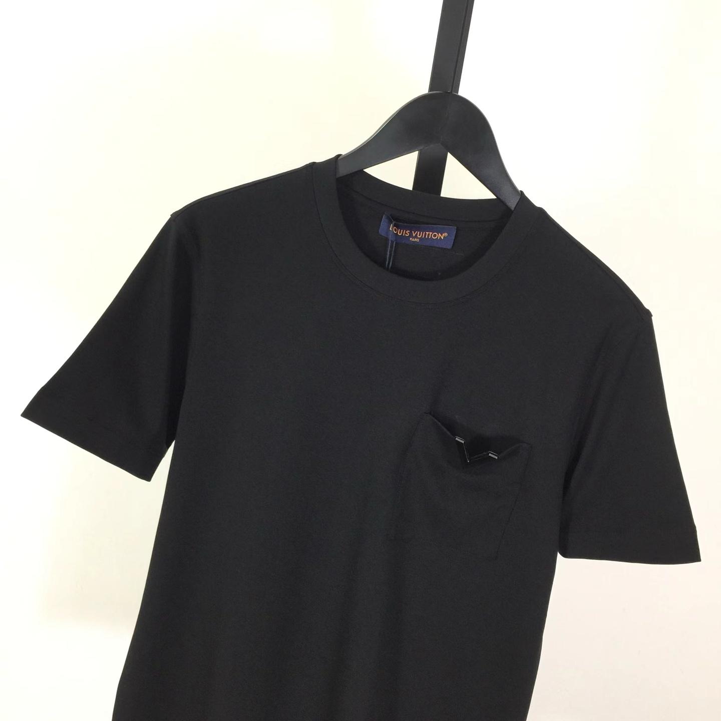 Louis Vuitton V Pocket Logo T-shirt - FashionPlug