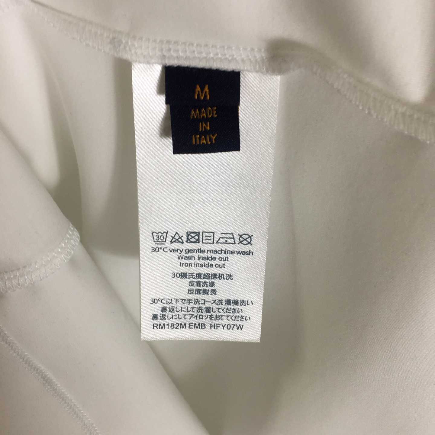 Louis Vuitton V Pocket Logo T-shirt - FashionPlug