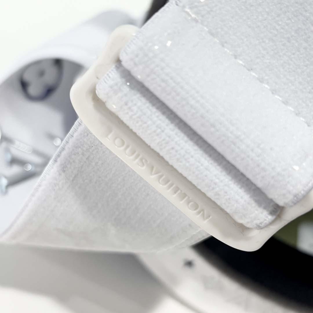 Louis Vuitton LV Snow Gradient Mask - FashionPlug