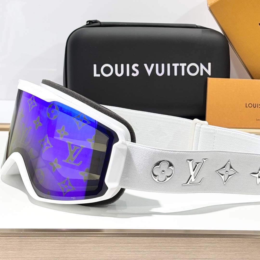 Louis Vuitton LV Snow Gradient Mask - FashionPlug