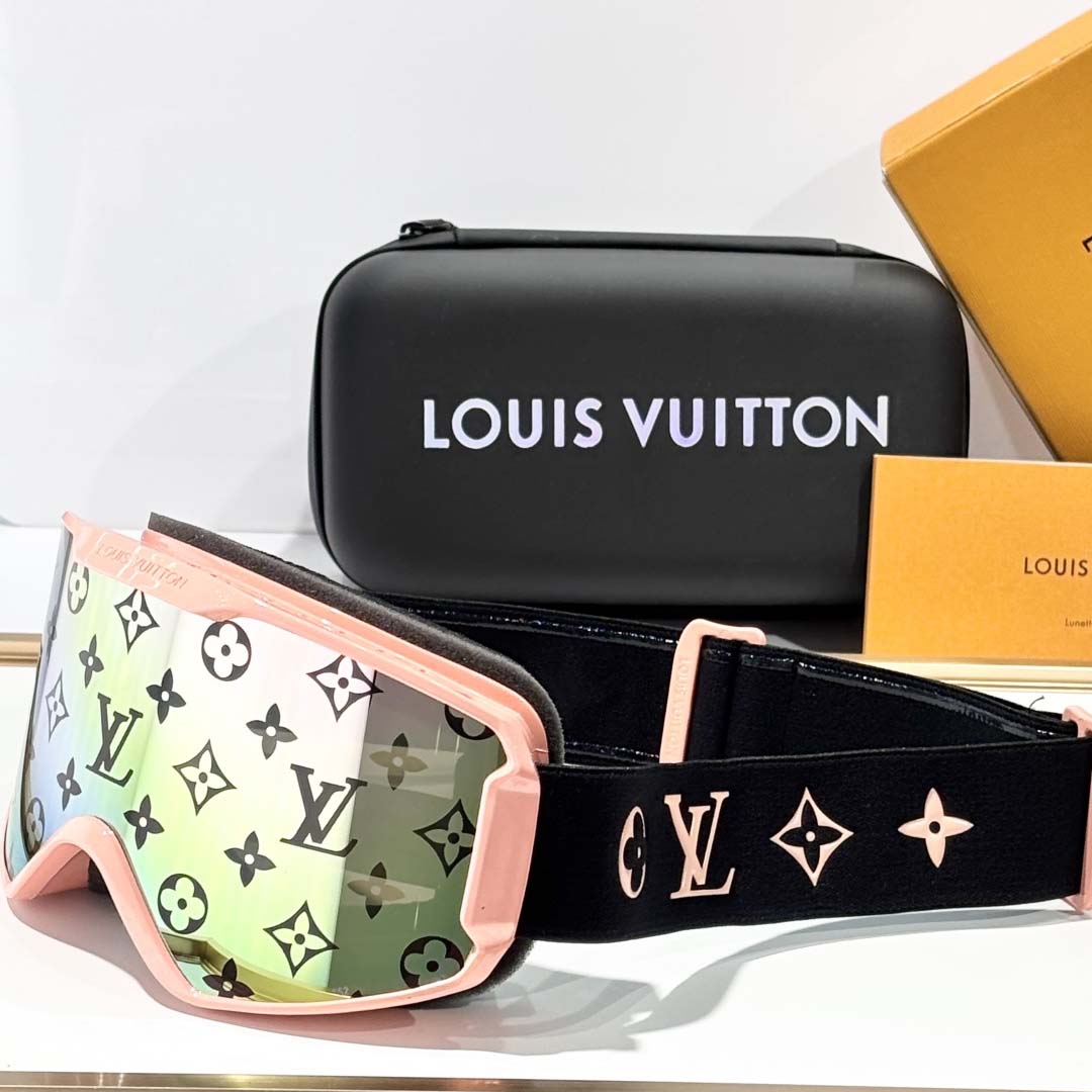 Louis Vuitton LV Snow Gradient Mask - FashionPlug