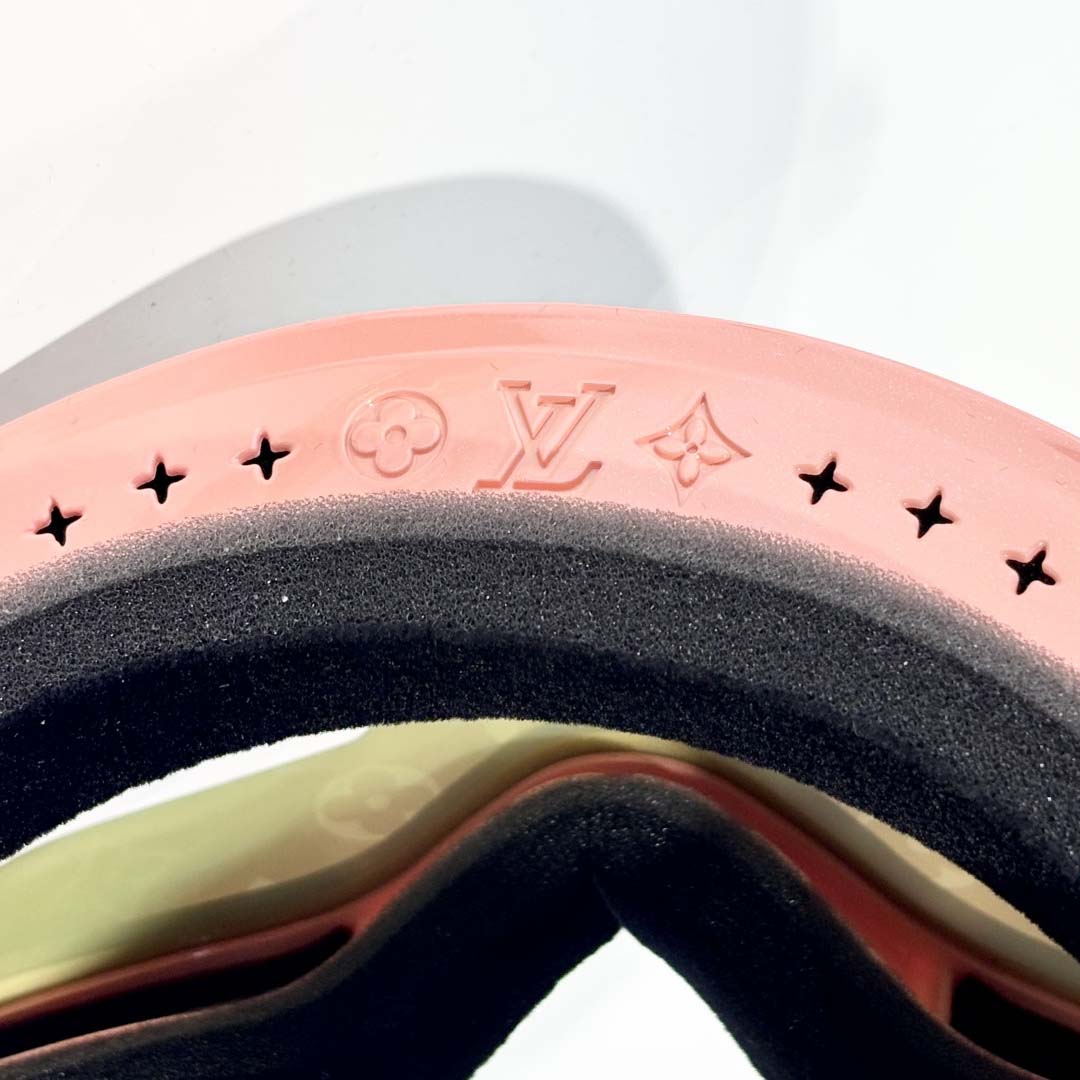 Louis Vuitton LV Snow Gradient Mask - FashionPlug