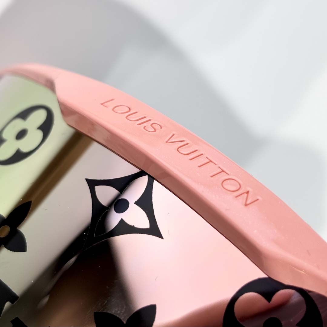 Louis Vuitton LV Snow Gradient Mask - FashionPlug