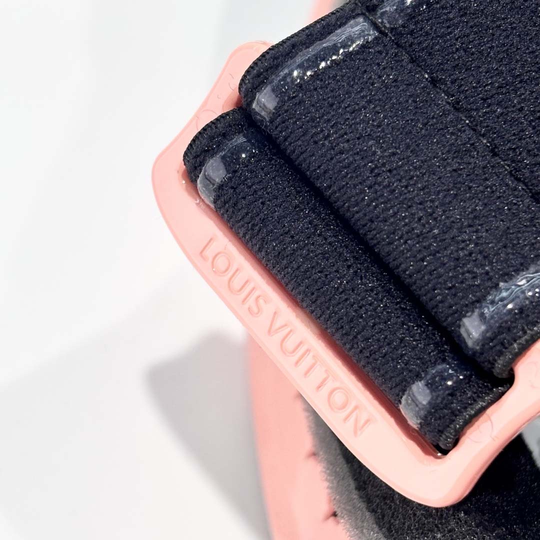 Louis Vuitton LV Snow Gradient Mask - FashionPlug