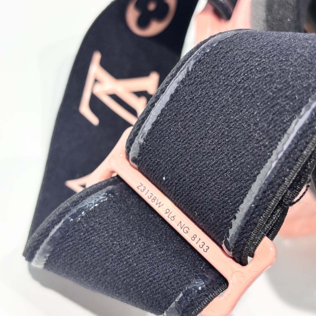 Louis Vuitton LV Snow Gradient Mask - FashionPlug