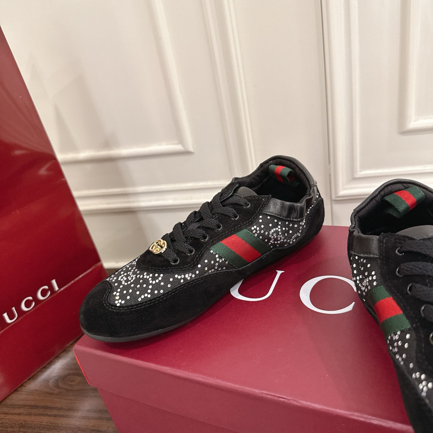 Gucci Women's Gucci Shift GG Crystal Sneaker - FashionPlug