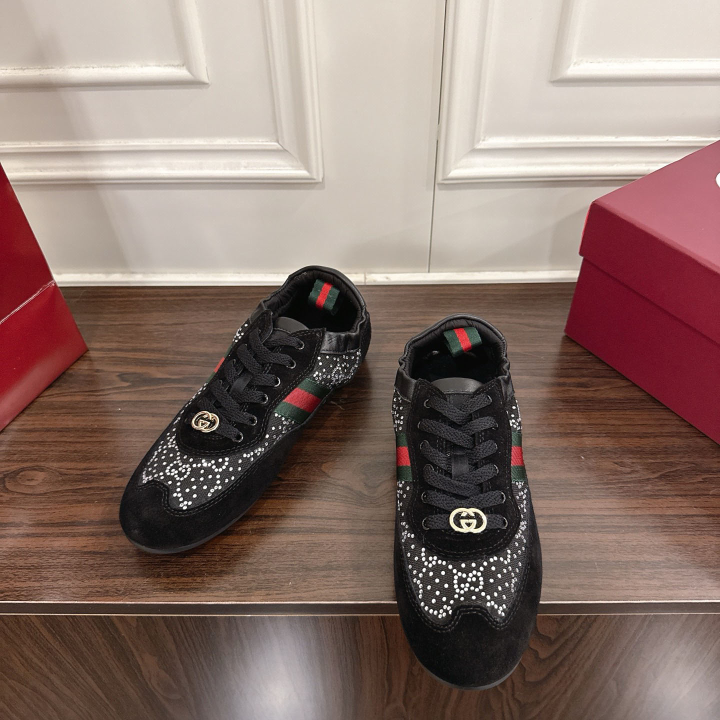 Gucci Women's Gucci Shift GG Crystal Sneaker - FashionPlug