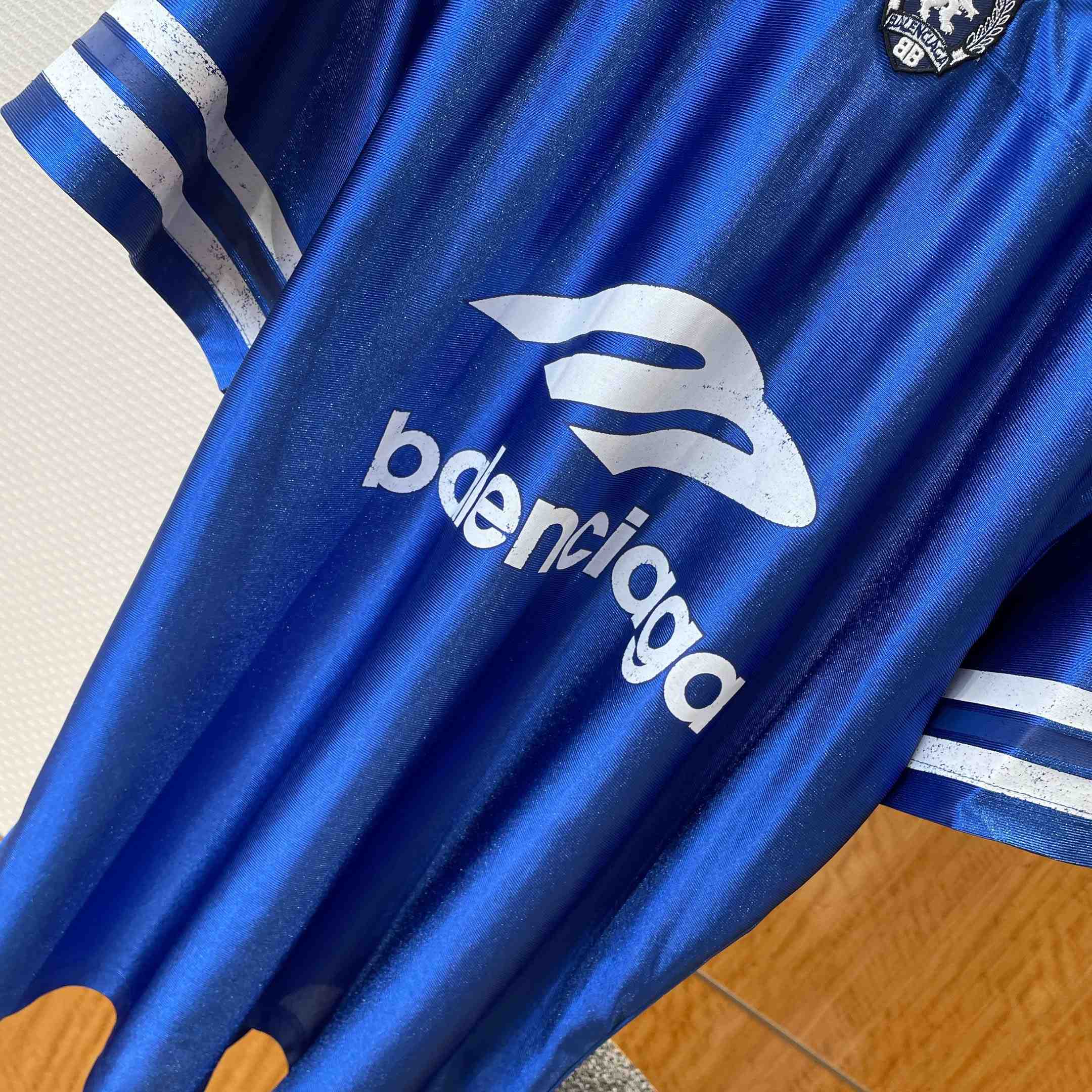 Balenciaga 3b Football V-neck T-shirt Oversized in Royal Blue - FashionPlug