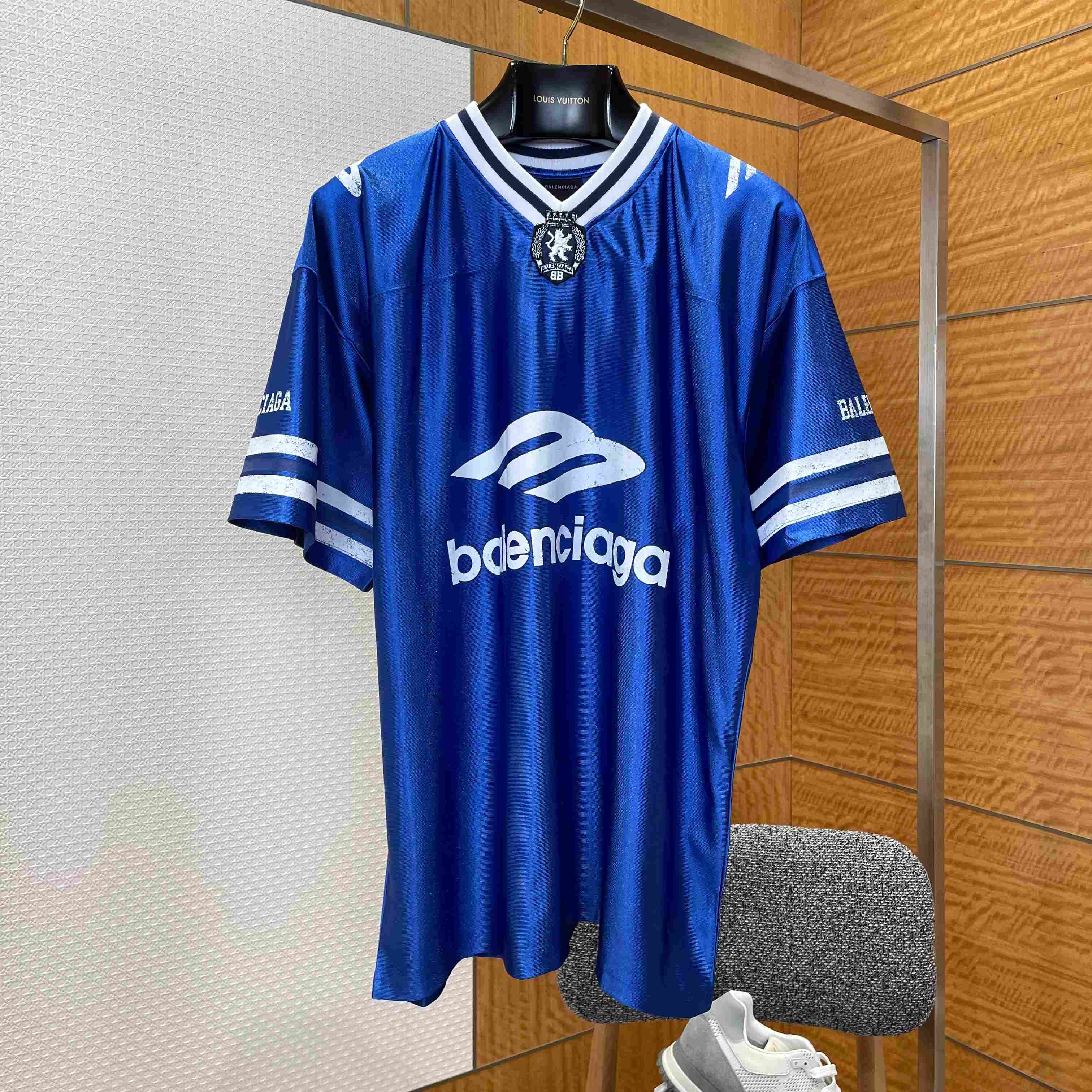 Balenciaga 3b Football V-neck T-shirt Oversized in Royal Blue - FashionPlug