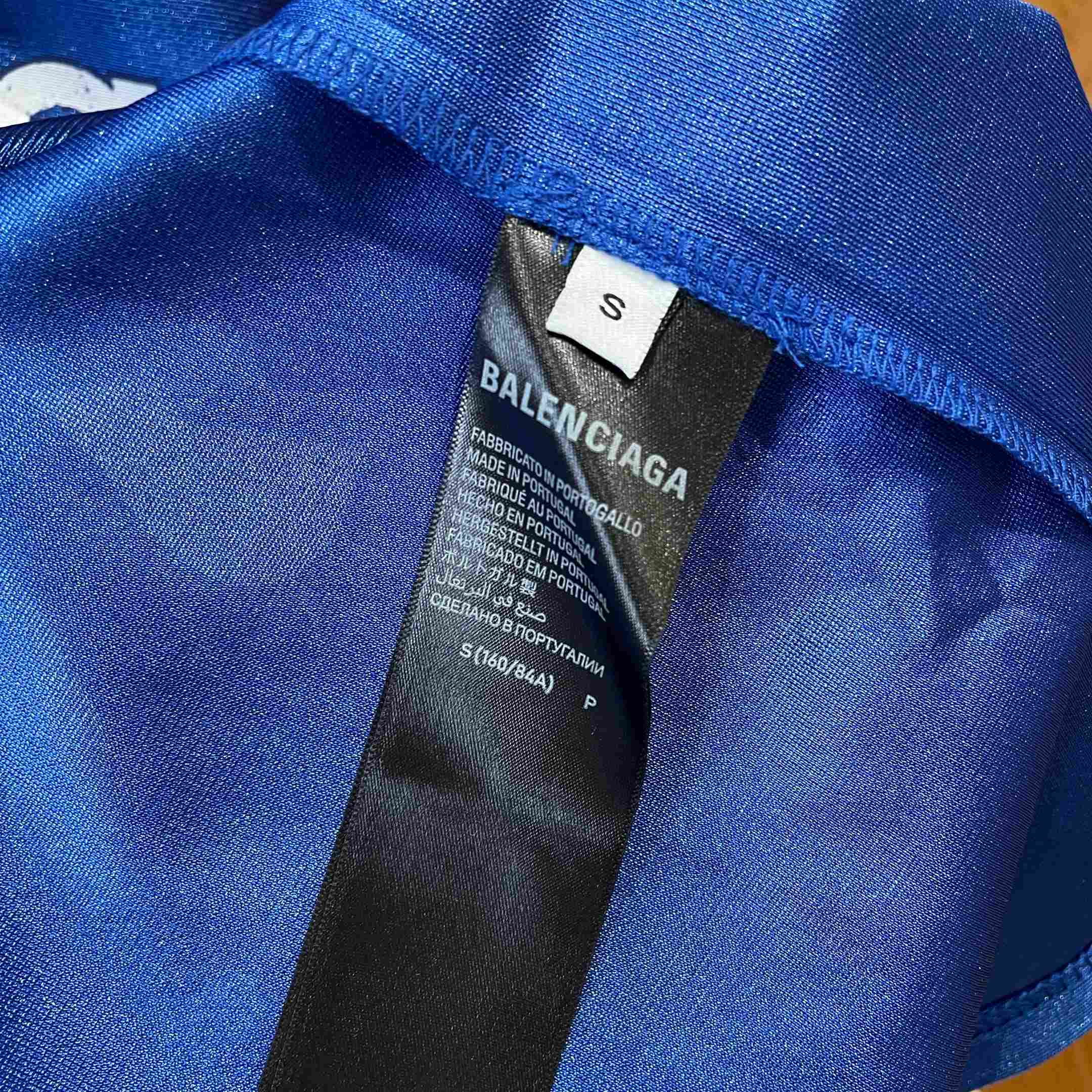 Balenciaga 3b Football V-neck T-shirt Oversized in Royal Blue - FashionPlug