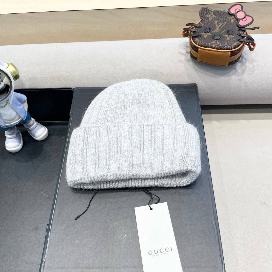 Gucci Beanie    - FashionPlug