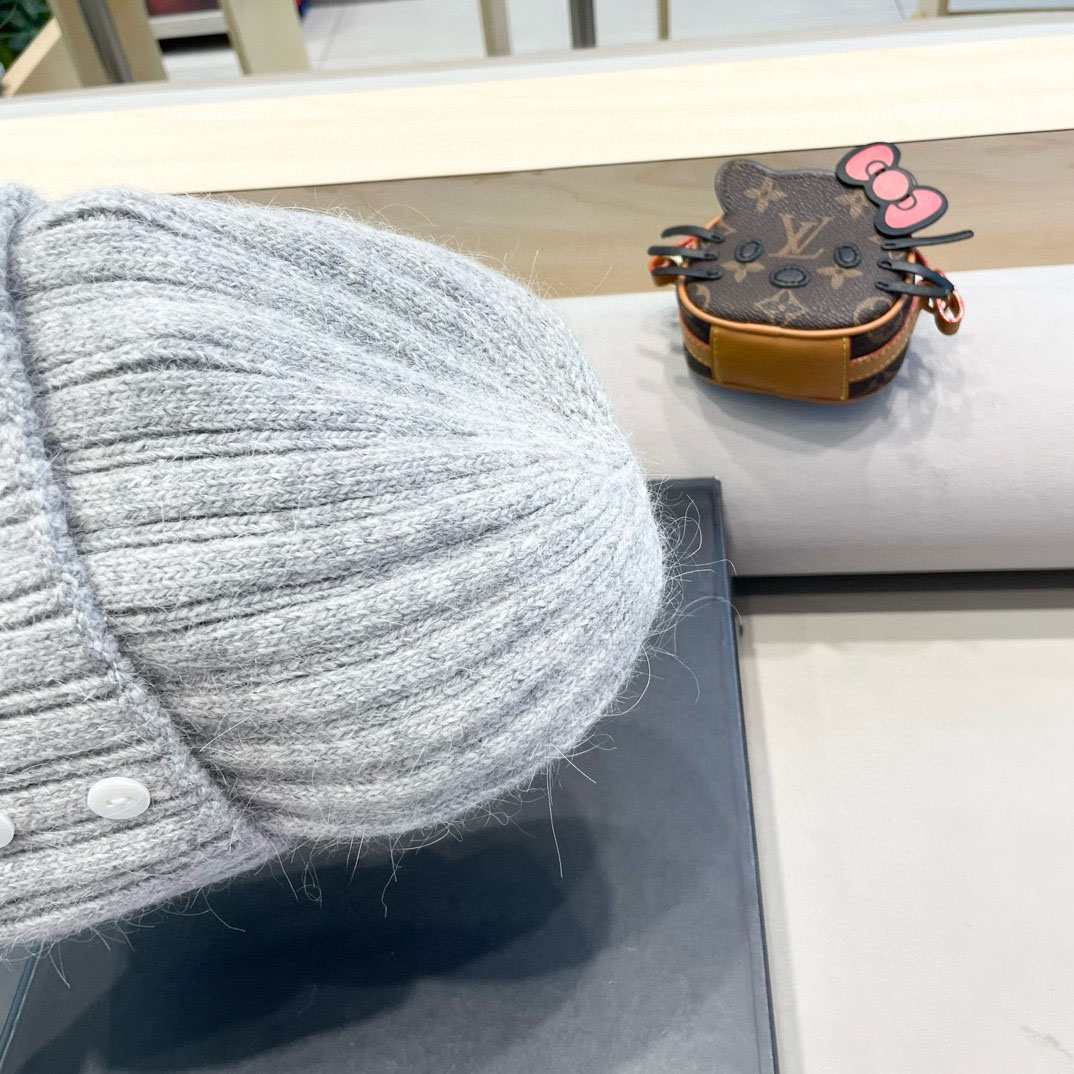 Gucci Beanie    - FashionPlug