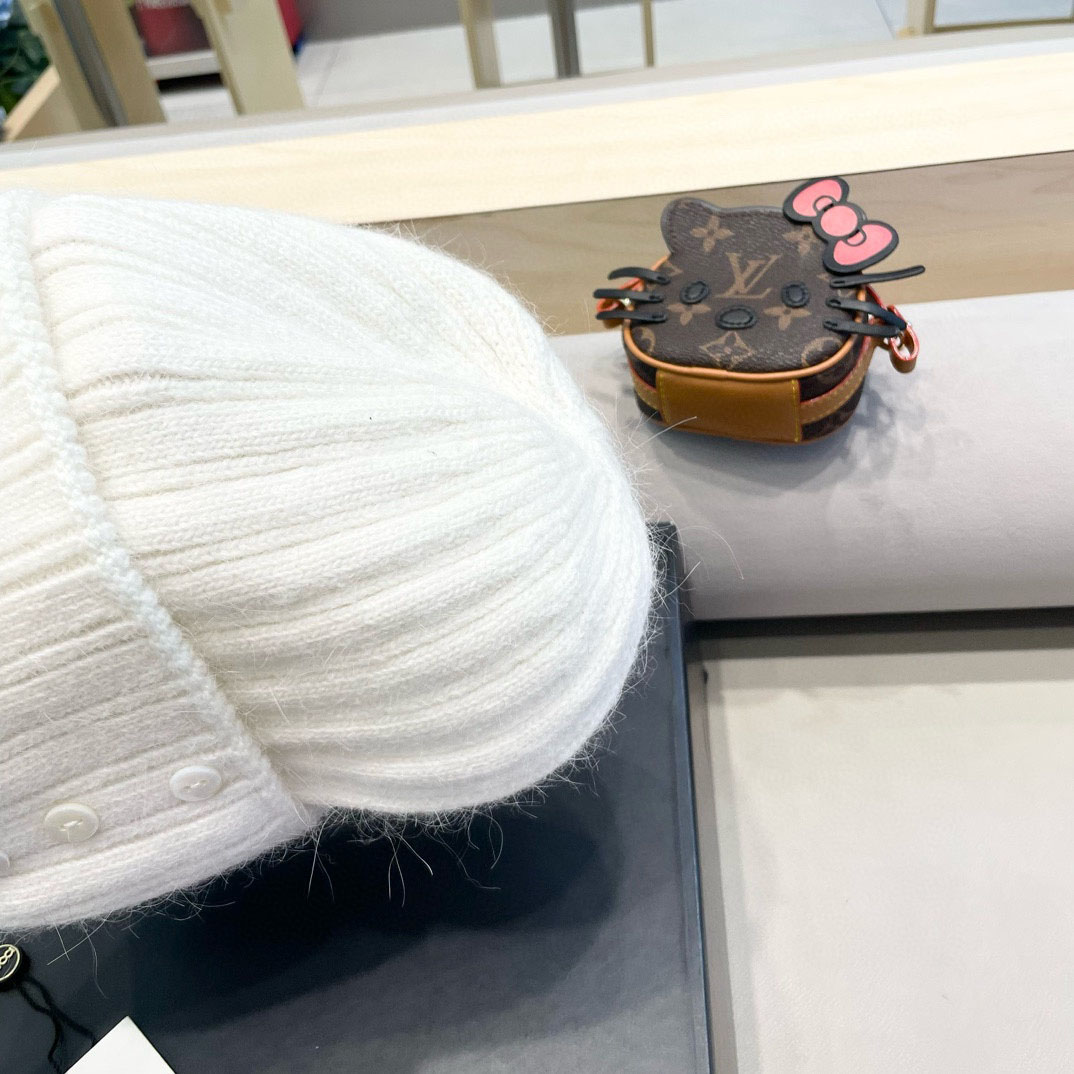 Gucci Beanie    - FashionPlug