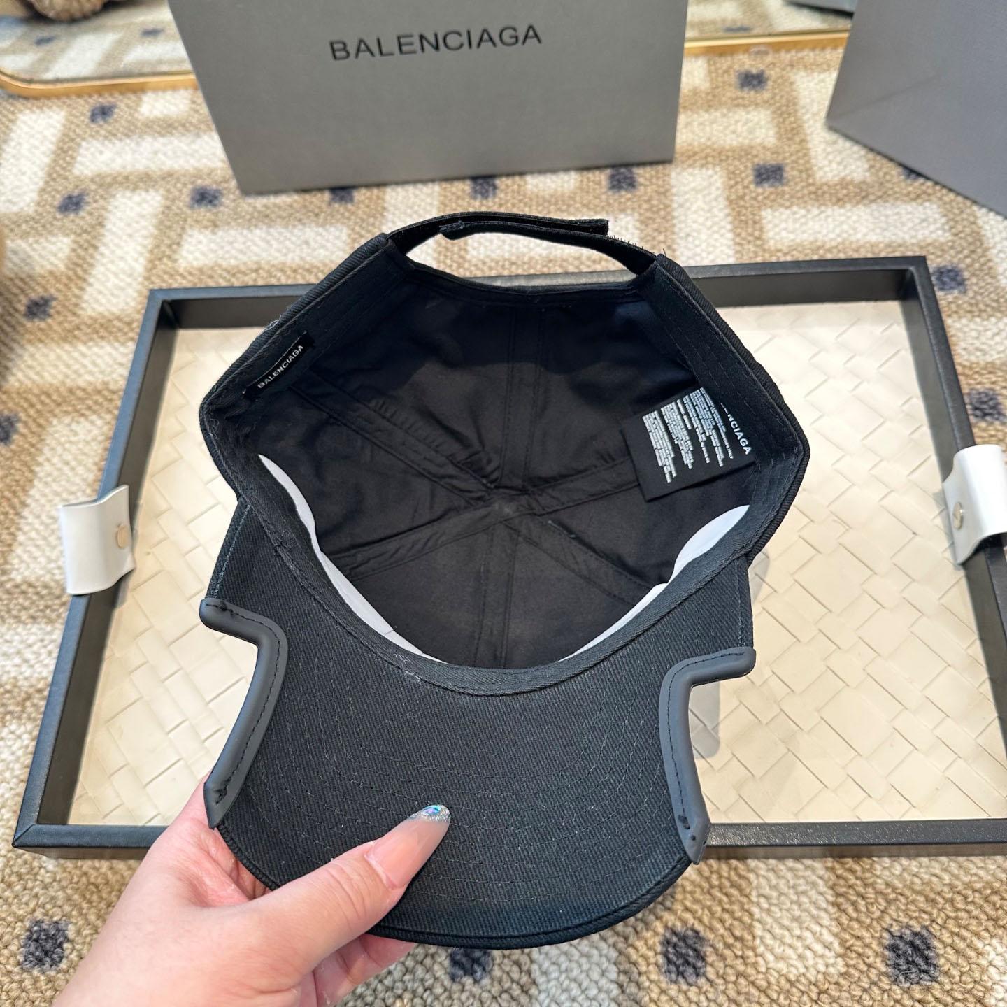 Balenciaga Laurel Classic Cap in Faded Black/red - FashionPlug