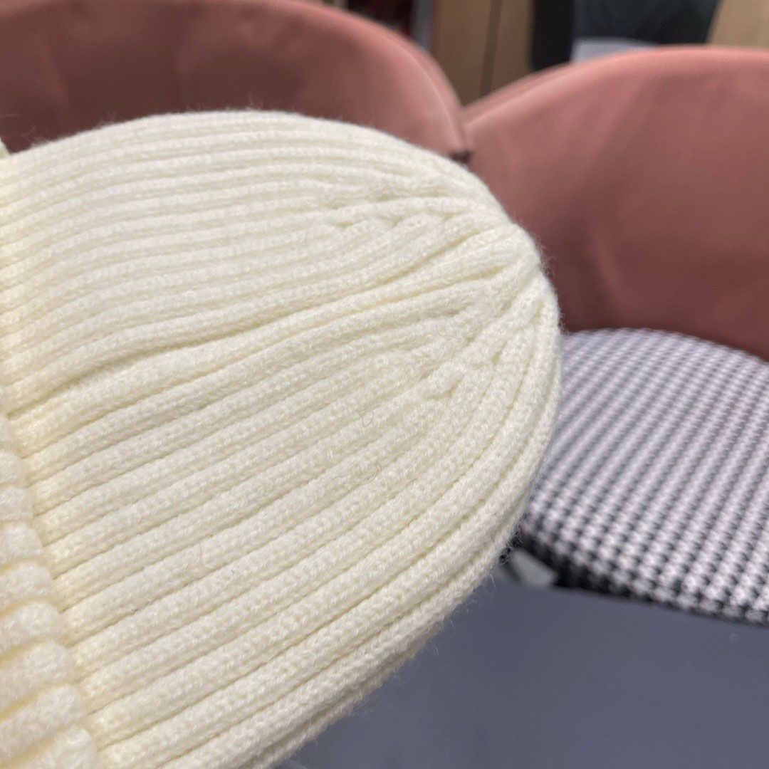 Gucci  Wool Cashmere Hat With Double G - FashionPlug