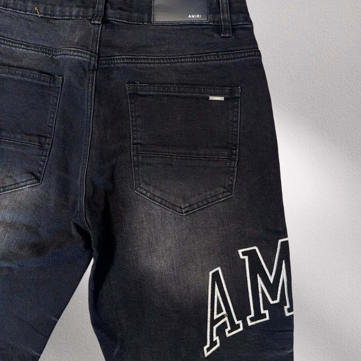 Amiri Shorts    20280 - FashionPlug