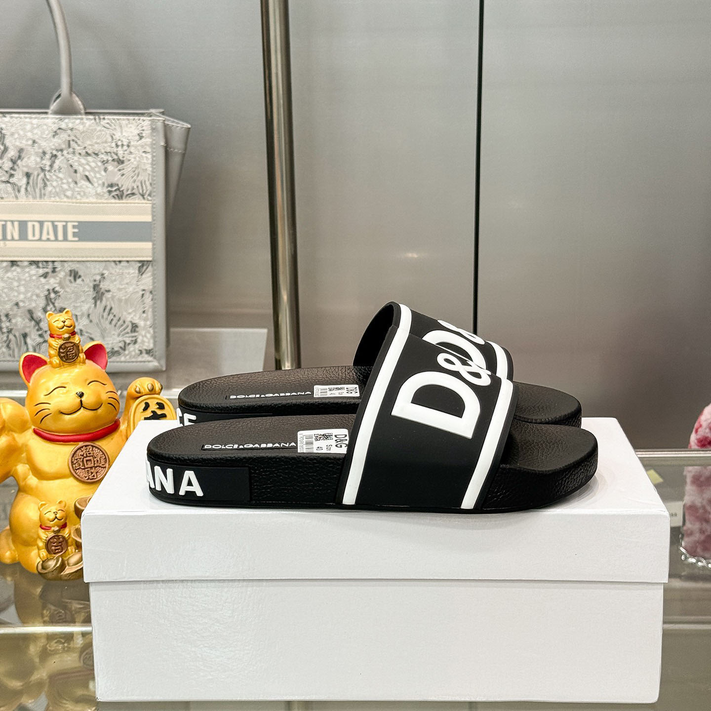 Dolce & Gabbana Rubber Beachwear Sliders With DG Logo - FashionPlug