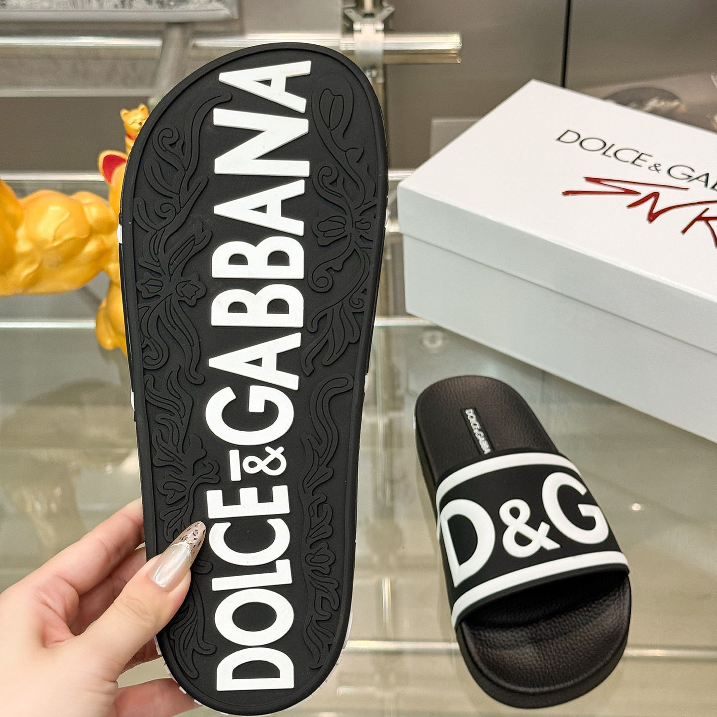 Dolce & Gabbana Rubber Beachwear Sliders With DG Logo - FashionPlug