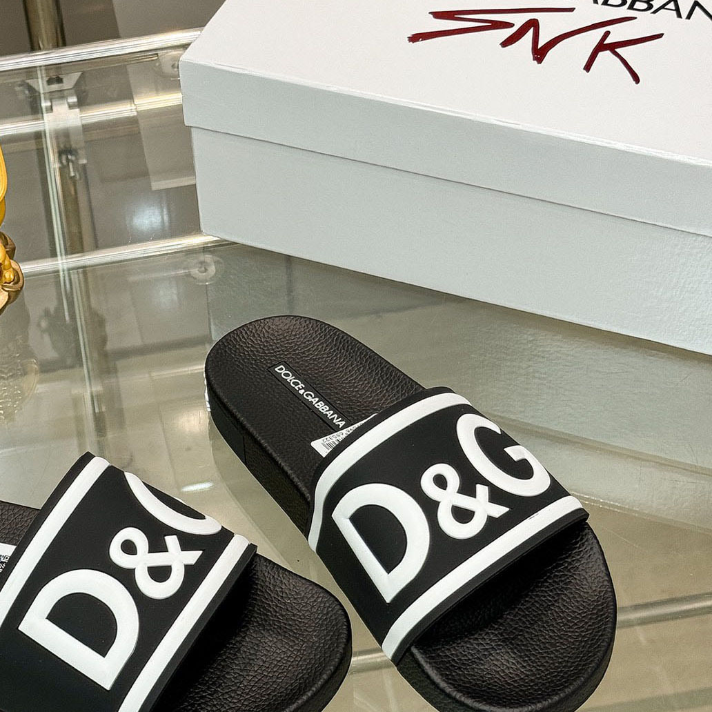 Dolce & Gabbana Rubber Beachwear Sliders With DG Logo - FashionPlug