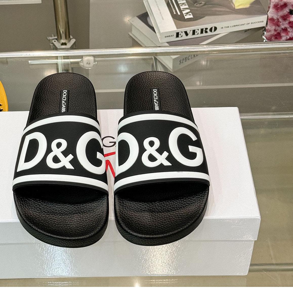 Dolce & Gabbana Rubber Beachwear Sliders With DG Logo - FashionPlug