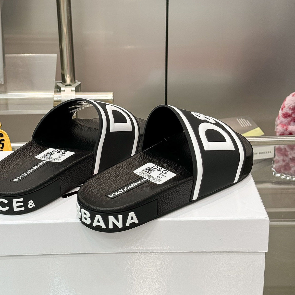 Dolce & Gabbana Rubber Beachwear Sliders With DG Logo - FashionPlug