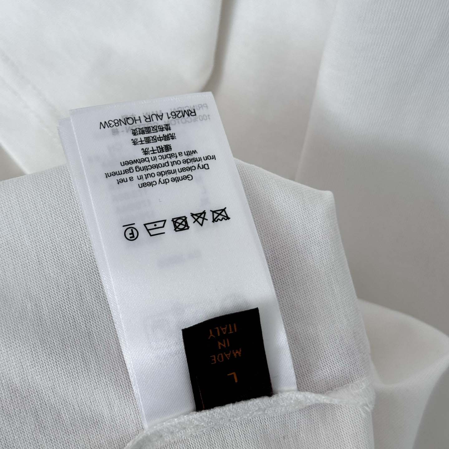 Louis Vuitton Printed Signature T-Shirt     1AJRDA - FashionPlug