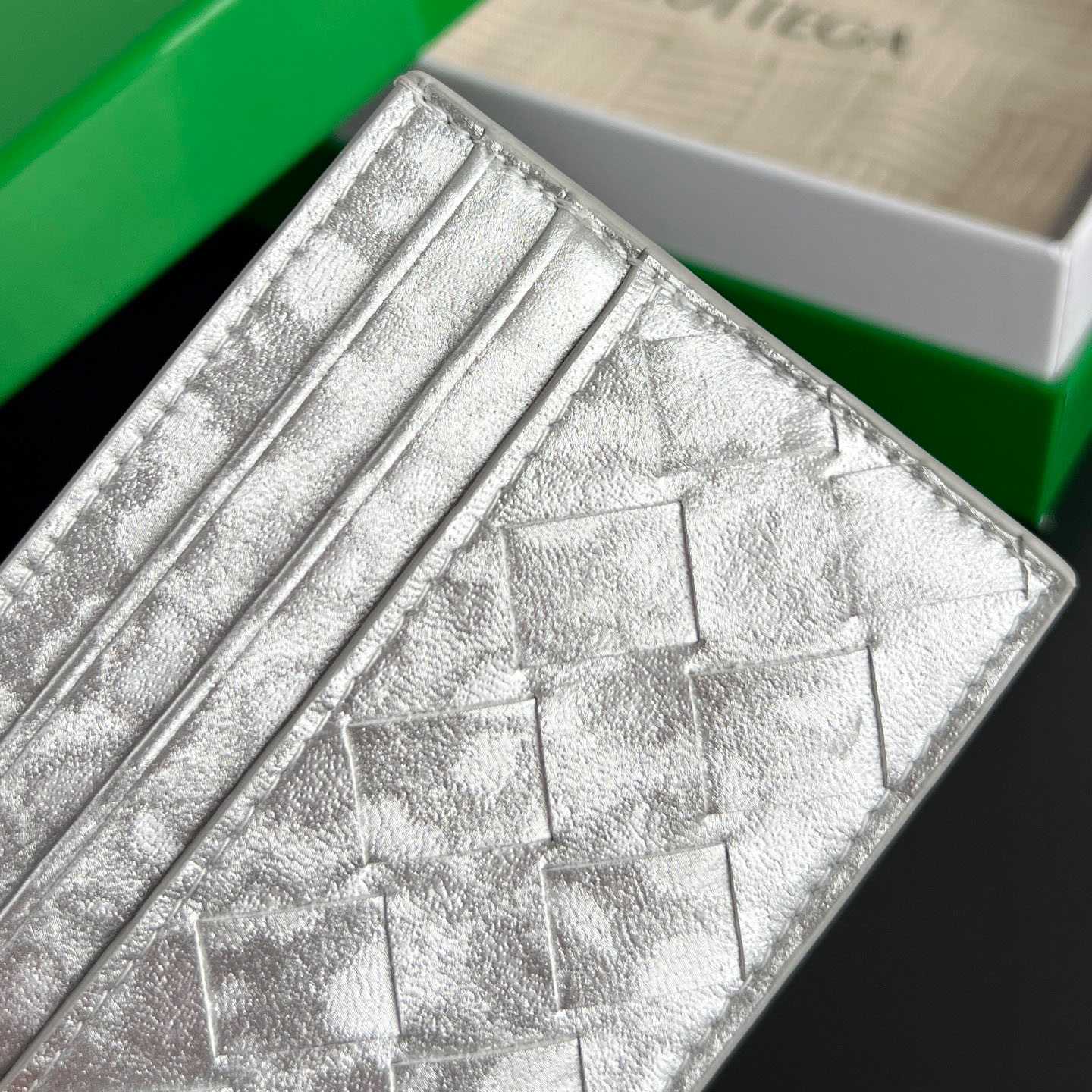 Bottega Veneta Intrecciato Credit Card Case - FashionPlug