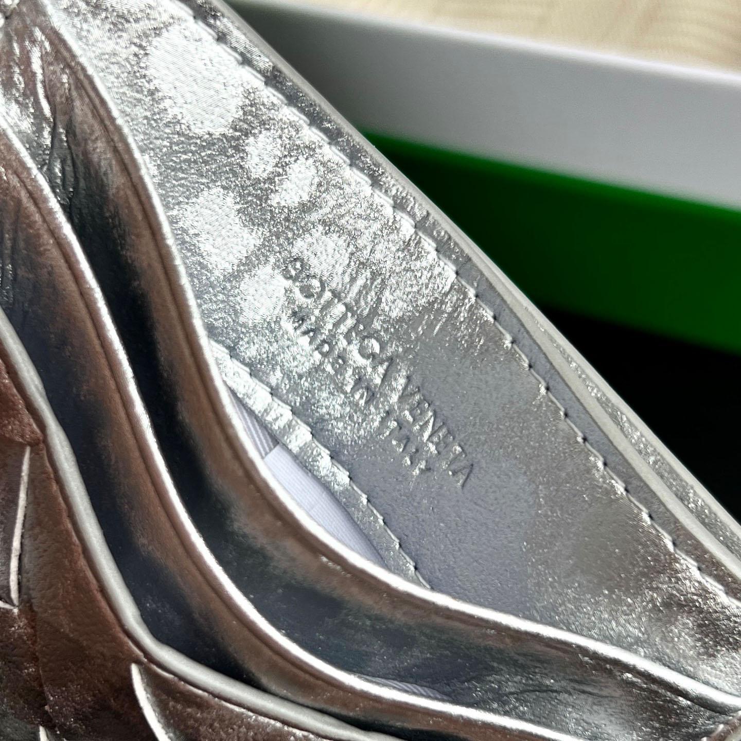 Bottega Veneta Intrecciato Credit Card Case - FashionPlug