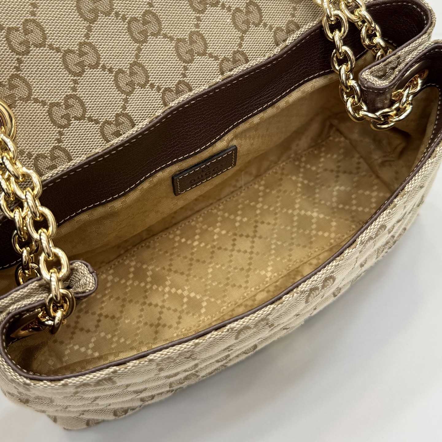 Gucci GG Marmont Small Shoulder Bag - FashionPlug