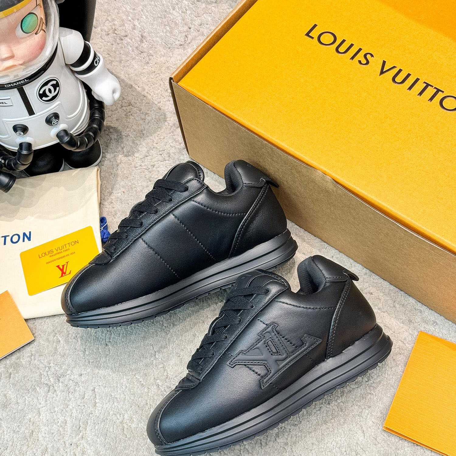 Louis Vuitton LV BUTTERSOFT Sneaker  1AIKEL - FashionPlug